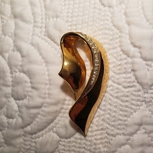 3/$39. SALE!  Vintage brooch.